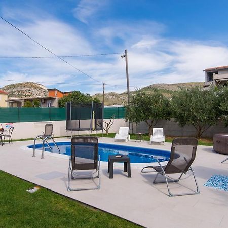 Villa Initium,Heated Pool All Season โตรกีร์ ภายนอก รูปภาพ
