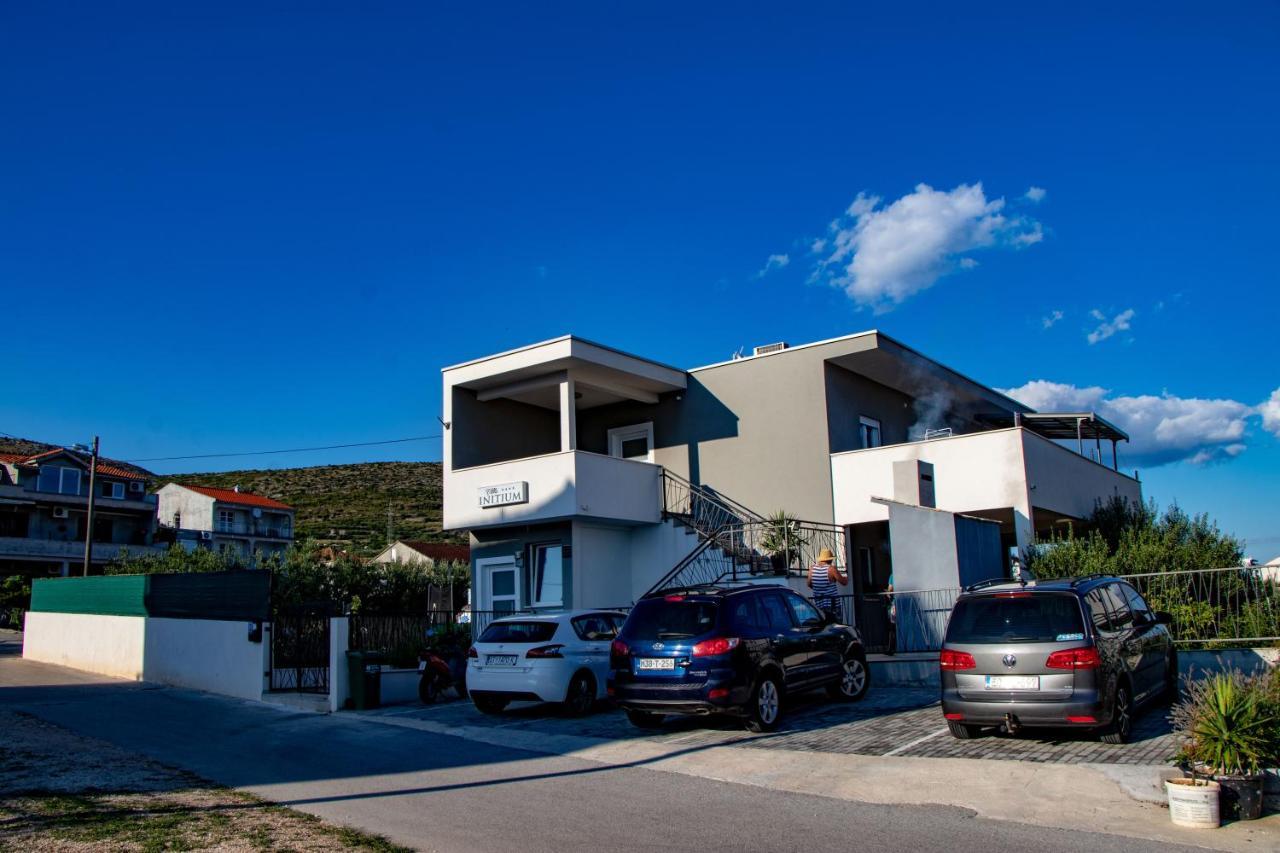 Villa Initium,Heated Pool All Season โตรกีร์ ภายนอก รูปภาพ