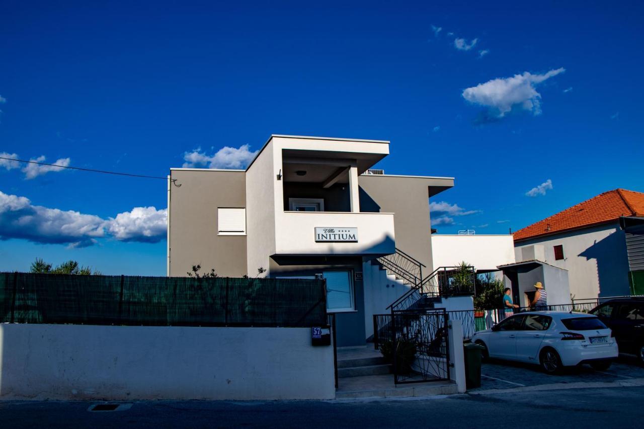 Villa Initium,Heated Pool All Season โตรกีร์ ภายนอก รูปภาพ