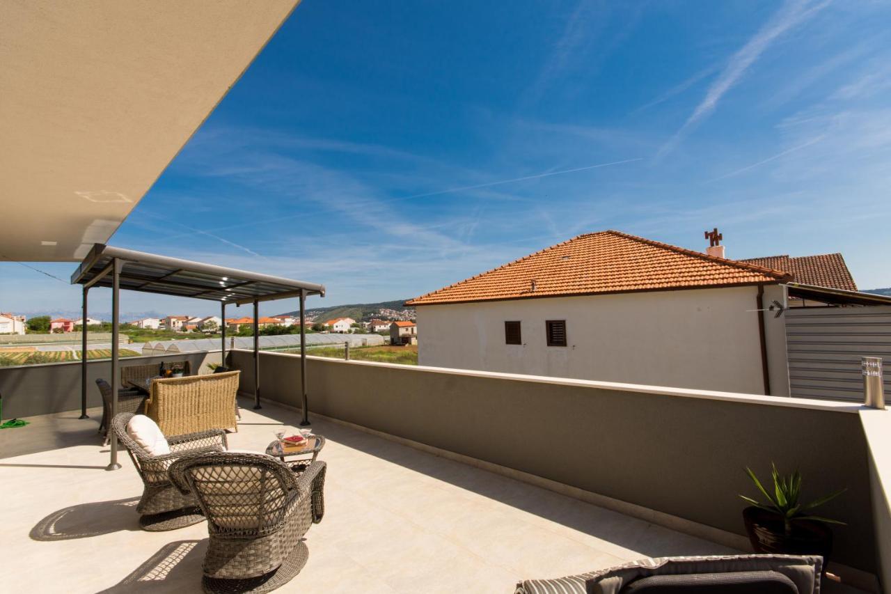 Villa Initium,Heated Pool All Season โตรกีร์ ภายนอก รูปภาพ