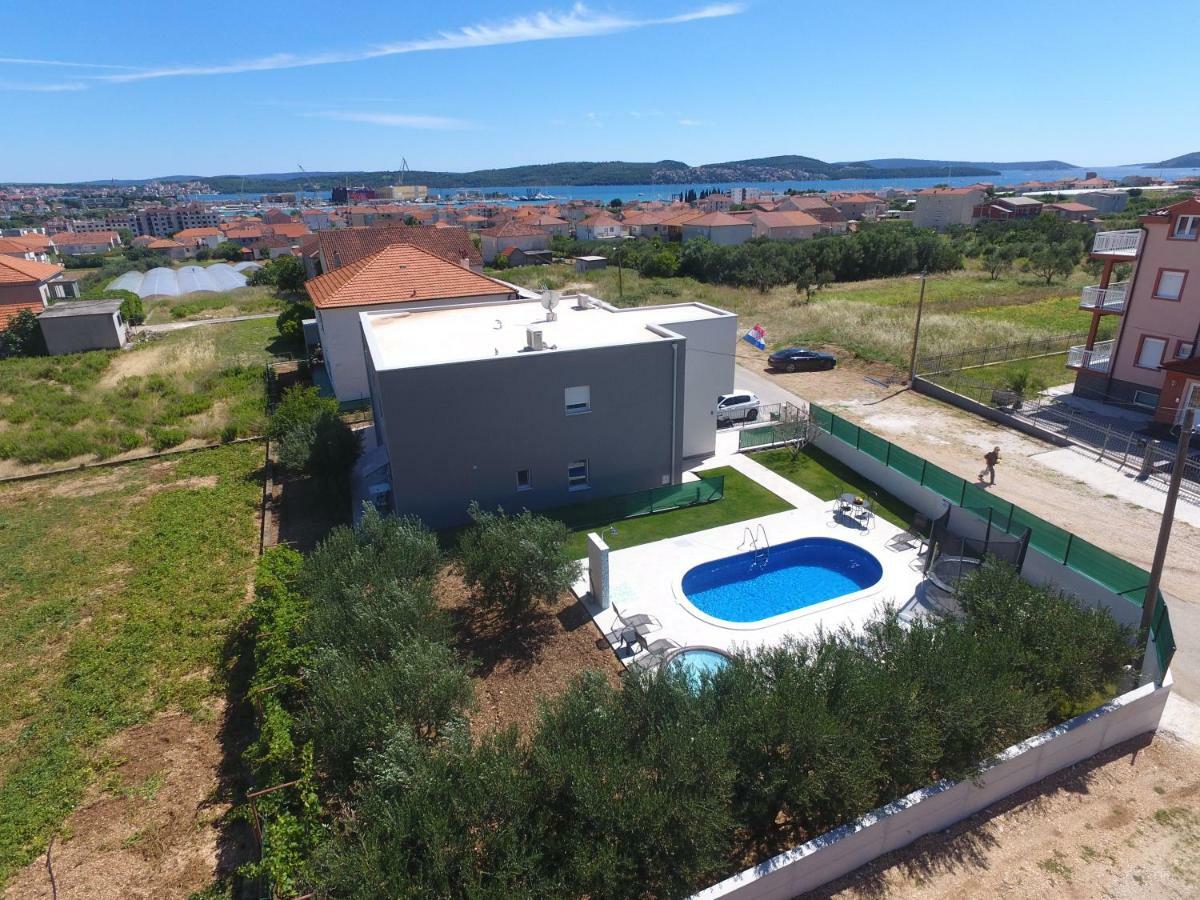 Villa Initium,Heated Pool All Season โตรกีร์ ภายนอก รูปภาพ