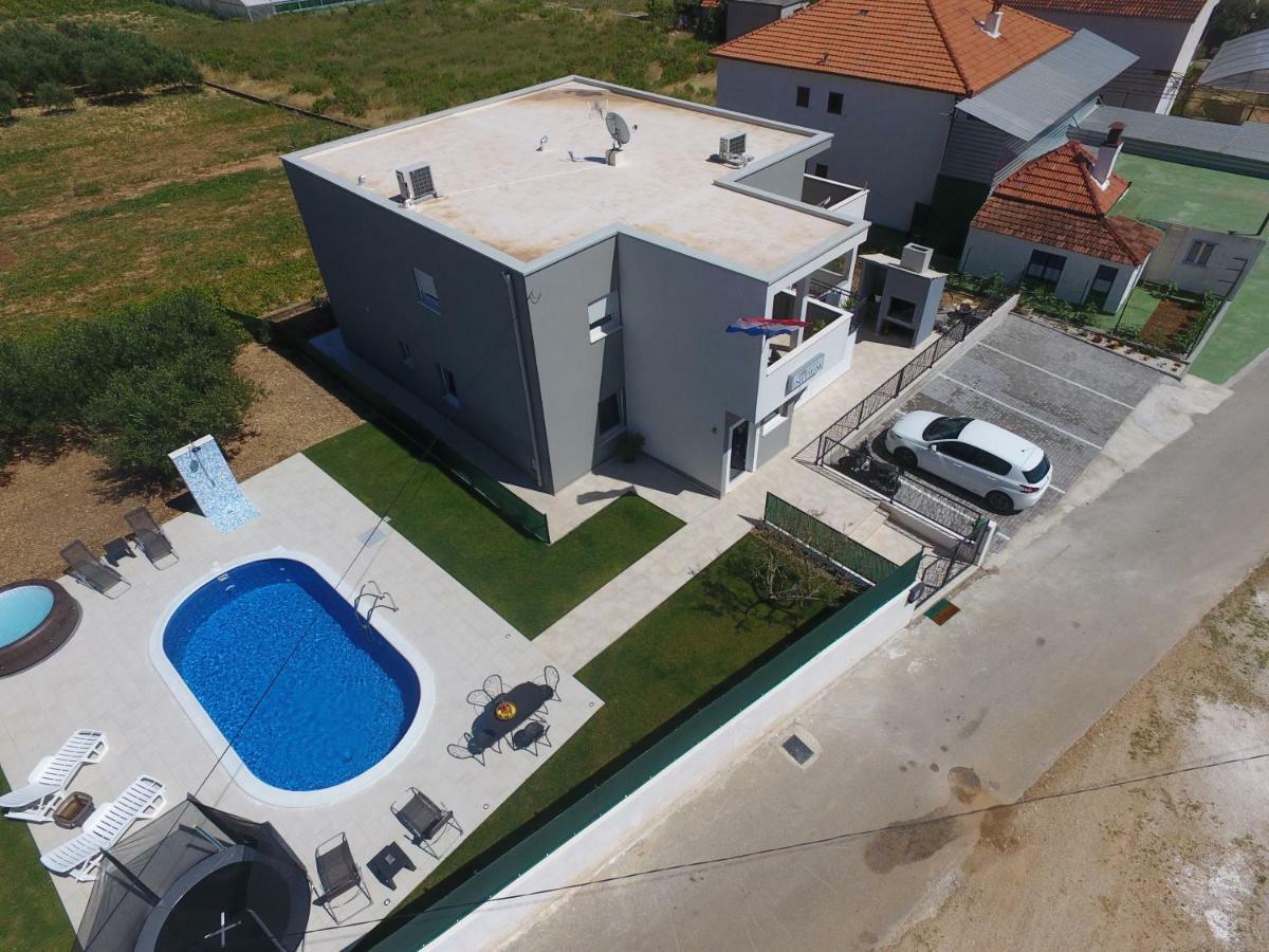 Villa Initium,Heated Pool All Season โตรกีร์ ภายนอก รูปภาพ