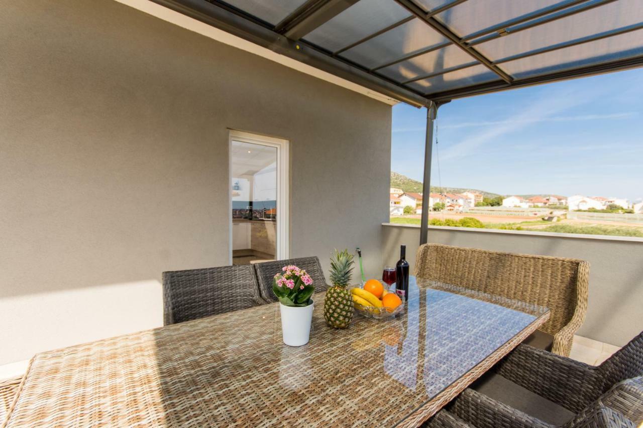 Villa Initium,Heated Pool All Season โตรกีร์ ภายนอก รูปภาพ