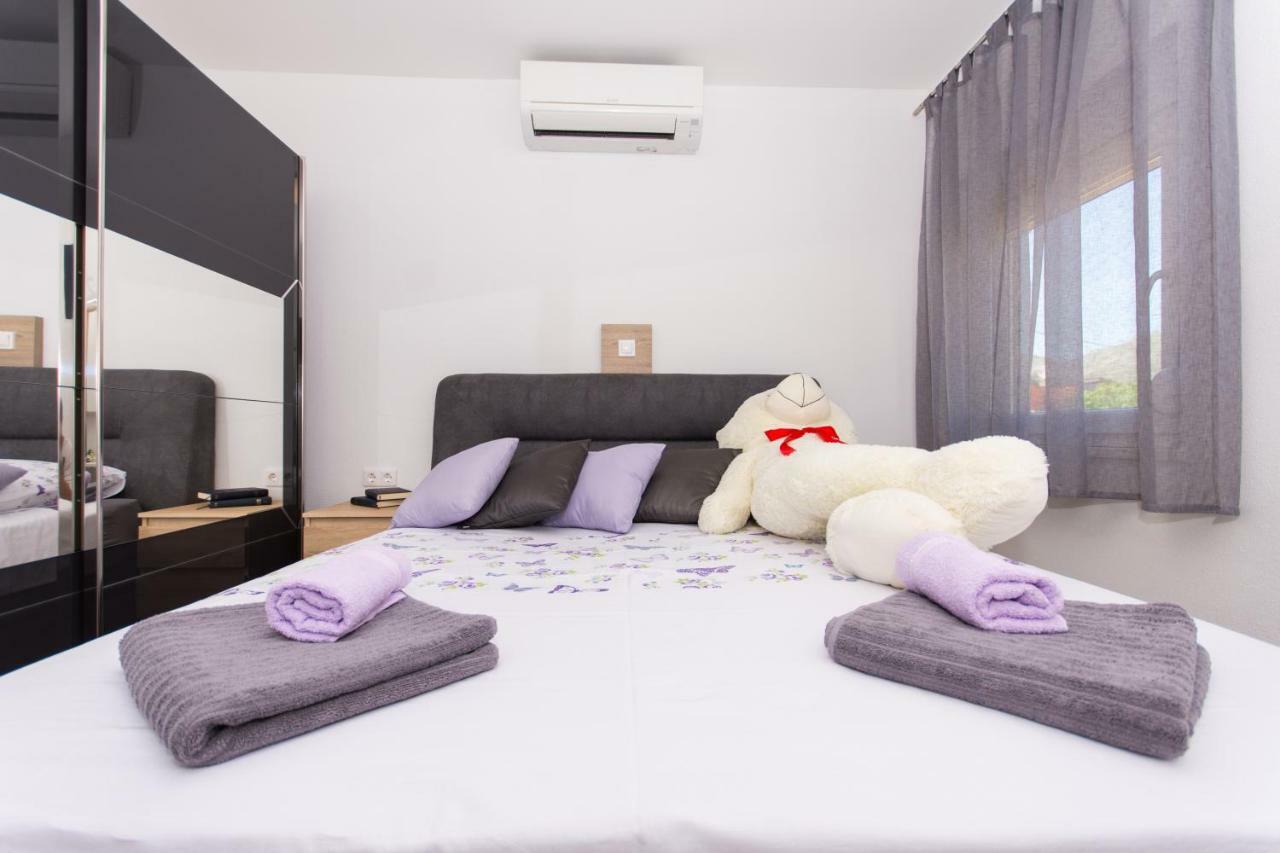 Villa Initium,Heated Pool All Season โตรกีร์ ภายนอก รูปภาพ