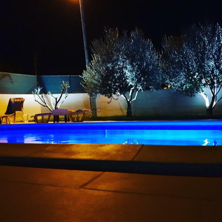 Villa Initium,Heated Pool All Season โตรกีร์ ภายนอก รูปภาพ